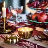 IKEA HÖSTAGILLE (ИКЕА ХЁСТАГИЛЛЕ) — Ароматическая свеча в банке, 2 фитиля, в форме тыквы/пряная тыква золотистый 20 ч — фото 2