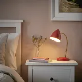 IKEA ISNÅLEN (ИКЕА ИСНОЛЕН) — Лампа настольная светодиодная, красная/цвет латуни — фото 3