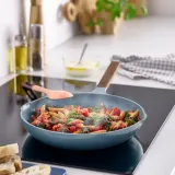 IKEA KLIPPFISK (ИКЕА КЛИППФИСК) — Сковорода, антипригарное покрытие/дерево темный серо-синий 28 см — фото 3