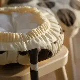 IKEA SANDLÖPARE (ИКЕА САНДЛЁПАРЕ) — Чехол на табурет, бежевый коричневый/узор жираф 38 см — фото 4
