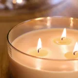 IKEA LOTSFÅGEL (ИКЕА ЛОТСФОГЕЛ) — Ароматическая свеча в стекле, 3 фитиля, персик, светло-оранжевый, 25 ч — фото 5