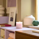 IKEA JUVELTRAST (ИКЕА ЙУВЕЛТРАСТ) — Ароматическая свеча в стекле, красные ягоды, розовый, 50 ч — фото 2