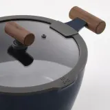 IKEA KLIPPFISK (ИКЕА КЛИППФИСК) — Кастрюля с крышкой, антипригарная стекло/дерево сине-черная 5 л — фото 5