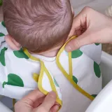 IKEA KLADDIG (ИКЕА КЛАДДИГ) — Слюнявчик, белый/зелёный — фото 4