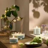 IKEA LOTSFÅGEL (ИКЕА ЛОТСФОГЕЛ) — Свеча ароматическая в стекле, 3 фитиля, яблоко/светло-зелёный, 25 ч — фото 3