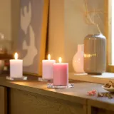 IKEA LOTSFÅGEL (ИКЕА ЛОТСФОГЕЛ) — Свеча блочная ароматическая, розовые цветы розовая 30 ч, 3 шт. — фото 2