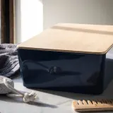 IKEA KUGGIS (ИКЕА КУГГИС) — Контейнер с крышкой, чёрно-синий/бамбук 18x26x8 см — фото 2