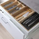 IKEA UPPDATERA (ИКЕА УППДАТЕРА) — Лоток для столовых приборов с отделением для ножей, светлый бамбук 72x50 см — фото 2