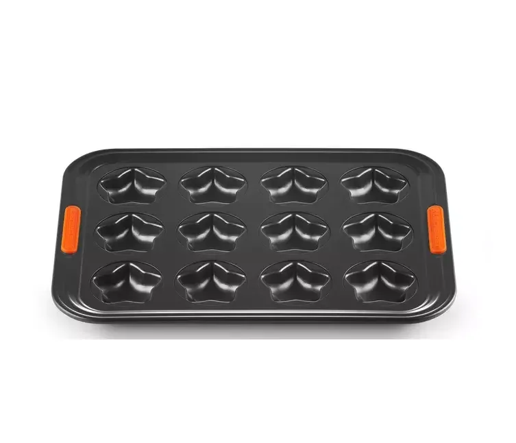 Le Creuset - Форма для капкейков 12 звездочек. / артикул 46014000010000 / GTIN 630870265782