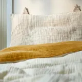 IKEA GULDVÄVARE (ИКЕА ГУЛДВЭВАРЕ) — Комплект постельного белья для детской кроватки, 3 элемента, темно-желтый/бежевый, 60x120 см — фото 4