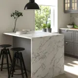 IKEA EKBACKEN (ИКЕА ЕКБАСКЕН) - Столешница изготовлена по индивидуальному заказу, белый интенсивный мраморный эффект/ламинат, 30-45x2,8 см — фото 4