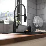 IKEA TOLLSJÖN (ИКЕА ТОЛЛСЙÖН) - Смеситель для кухни с распылителем, черный полированный металл — фото 5