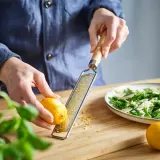 IKEA VARDAGEN (ИКЕА ВАРДАГЕН) — Терка для цитрусовых с ручкой, нержавеющая сталь/бук, 33 см — фото 3
