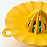 IKEA UPPFYLLD (ИКЕА УППФЙЛЛД) — Соковыжималка для лимона, ярко-желтая/светло-зеленая, 15 см — фото 2
