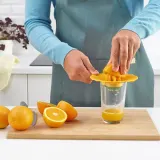 IKEA UPPFYLLD (ИКЕА УППФЙЛЛД) — Соковыжималка для лимона, ярко-желтая/светло-зеленая, 15 см — фото 5