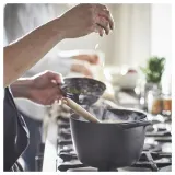 IKEA VARDAGEN (ИКЕА ВАРДАГЕН) — Кастрюля с крышкой, эмалированный чугун Матовый/черный, 3 л — фото 3