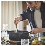 IKEA VARDAGEN (ИКЕА ВАРДАГЕН) — Кастрюля с крышкой, эмалированный чугун Матовый/черный, 6,5 л — фото 3