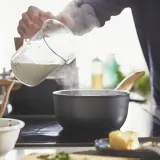 IKEA HUSKNUT (ИКЕА ХУСКНУТ) — Кастрюля, антипригарное покрытие, черный, 1,8 л — фото 6