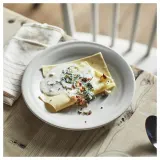 IKEA SANDSKÄDDA (ИКЕА САНДСКЭДДА) — Тарелка, светло-серо-бежевый, 20 см — фото 3
