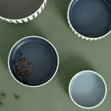 IKEA UTSÅDD (ИКЕА УТСОДД) — Миска для животных, полосатый узор, черный/серо-голубой, 11 см — фото 4