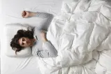 IKEA KLUBBSPORRE (ИКЕА КЛУББСПОРРЕ) — Эргономичная подушка, для сна на боку/спине, 44x56 см — фото 8
