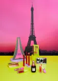 Makeup Revolution X Emily In Paris - Пудровый хайлайтер с металлическим шиммером, 12 g — фото 3