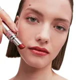Yves Saint Laurent Loveshine Lipstick - Увлажняющая блестящая помада, оттенок 80 Glowing Lava — фото 6