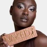 Urban Decay Naked3 - Палетка теней для век с кисточкой, 12 г — фото 6