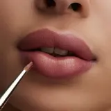 MAC Cosmetics Lustreglass Sheer-Shine Lipstick - Блестящая помада, 3 г, оттенок Syrup — фото 3