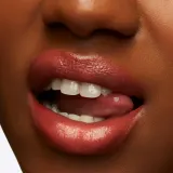MAC Cosmetics Lustreglass Sheer-Shine Lipstick - Блестящая помада, 3 г, оттенок Kissmet — фото 5