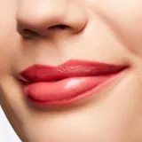 MAC Cosmetics Lustreglass Sheer-Shine Lipstick - Блестящая помада, 3 г, оттенок Gummy Bare — фото 3
