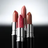 MAC Cosmetics Lustreglass Sheer-Shine Lipstick - Блестящая помада, 3 г, оттенок Lady Bug — фото 4