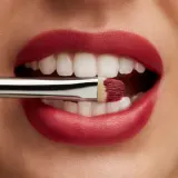 MAC Cosmetics Lustreglass Sheer-Shine Lipstick - Блестящая помада, 3 г, оттенок Beam There, Done That — фото 4