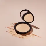 Smashbox x Becca Shimmering Skin Perfector Pressed Highlighter - Розсветлитель, 7 г, оттенок Moonstone — фото 3