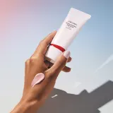 Shiseido Revitalessence Skin Glow Primer - Роскошная база с SPF 25 для макияжа, 30 мл — фото 2