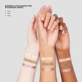 Bobbi Brown Essential Eye Shadow Trios - Палетка теней для век: paleta cieni do powiek nadający doskonały wygląd, 4.4 г, оттенок Everyday Greys — фото 4