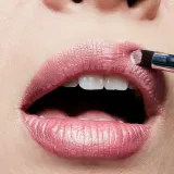 MAC Cosmetics Frost Lipstick - Помада для губ с блестящим перламутровым эффектом, 3 г, оттенок Fabby — фото 4