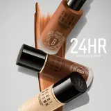 Bobbi Brown Weightless Skin Foundation SPF 15 Mini - Долговременное матирующее тональное средство с увлажняющим эффектом, 13 мл, оттенок Porcelain — фото 5