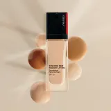 Shiseido Synchro Skin Radiant Lifting Foundation - Розовая тональная основа с лифтинг-эффектом SPF 30, 30 мл, оттенок 550 Jasper — фото 7