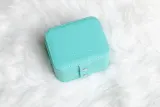 Шкатулка для украшений Notino Classy Collection Jewellery box двухъярусная, на молнии, 10,8 × 6,5 × 8,8 см Green — фото 8