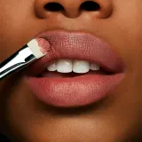 MAC Cosmetics Powder Kiss Lipstick - Матовая помада, 3 г, оттенок Teddy 2.0 — фото 2