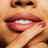 MAC Cosmetics Powder Kiss Lipstick - Матовая помада, 3 г, оттенок Teddy 2.0 — фото 4