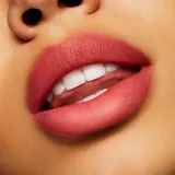 MAC Cosmetics Powder Kiss Lipstick - Матовая помада, 3 г, оттенок Sheer Outrage — фото 4
