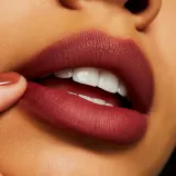 MAC Cosmetics Powder Kiss Lipstick - Матовая помада, 3 г, оттенок Kinda Soar-ta — фото 5