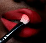 MAC Cosmetics Powder Kiss Lipstick - Матовая помада, 3 г, оттенок Lasting Passion — фото 4
