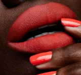 MAC Cosmetics Powder Kiss Lipstick - Матовая помада, 3 г, оттенок Style Shocked! — фото 5