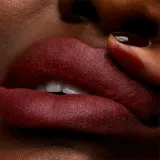 MAC Cosmetics Powder Kiss Lipstick - Матовая помада, 3 г, оттенок Devoted to Chili — фото 3