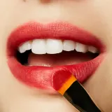 MAC Cosmetics Powder Kiss Lipstick - Матовая помада, 3 г, оттенок You're Buggin', Lady — фото 4