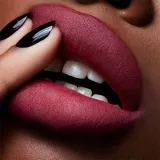 MAC Cosmetics Powder Kiss Lipstick - Матовая помада, 3 г, оттенок Burning Love — фото 3