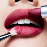 MAC Cosmetics Powder Kiss Lipstick - Матовая помада, 3 г, оттенок Burning Love — фото 4